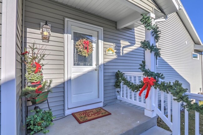 Front entrance - 846 Thompson Drive
