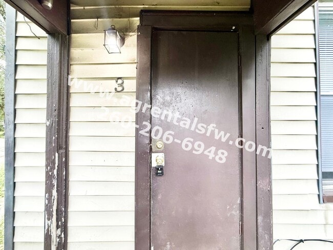 Building Photo - 2828 Raymond St