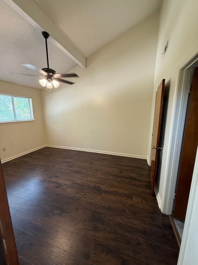 Foto del edificio - 3BD 2BA TOWNHOME