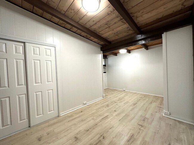 Building Photo - 3 Bedroom, 1.5 Bathroom House