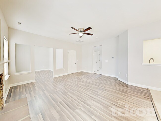 Foto del edificio - 8322 Knapp Ct