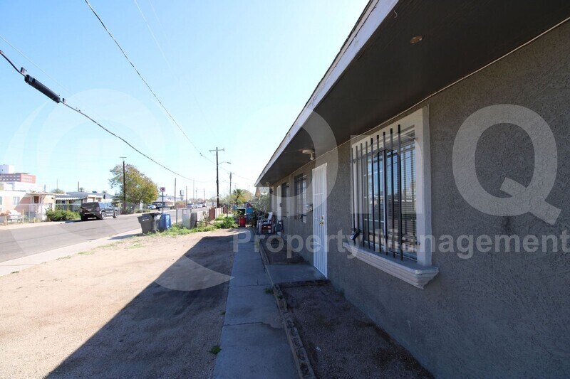 Foto del edificio - 2301 E Taylor St