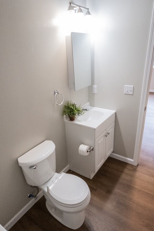 Bathroom - 539 E Main St