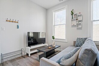 Building Photo - 1226 W 31st Pl
