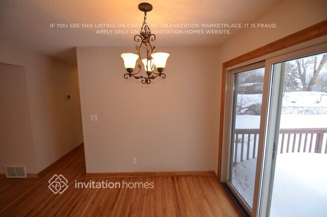 Foto del edificio - 707 Keniston St N