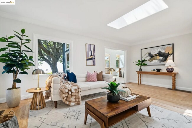 Foto del edificio - Berkeley Hills Beauty with Bay Views & Ele...