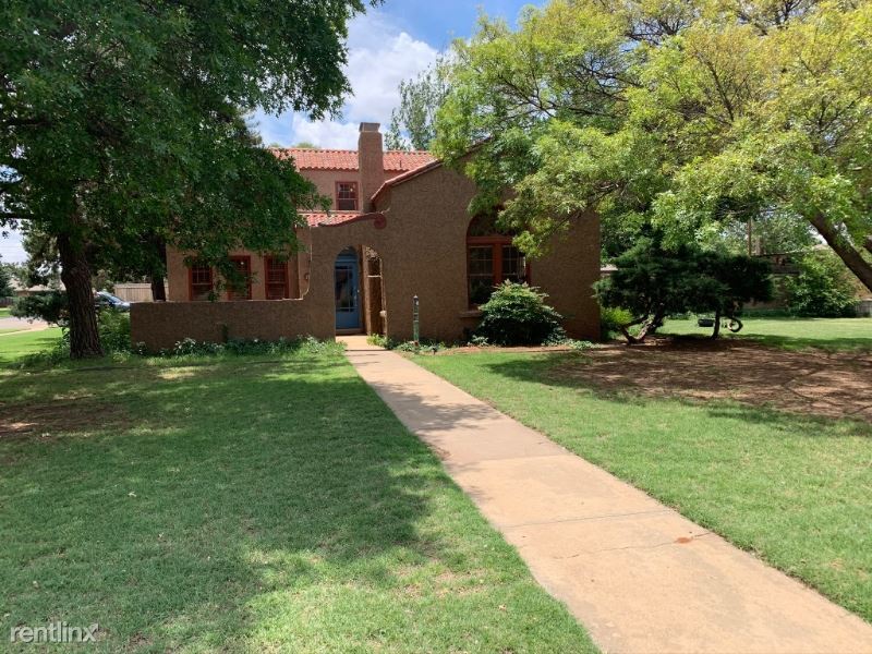 4 br, 2 bath House 1901 32nd St House Rental in Lubbock, TX