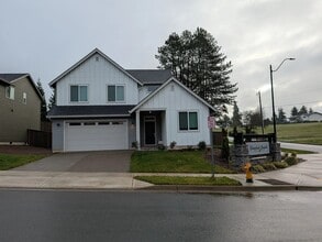 Building Photo - 916 S 29th Pl