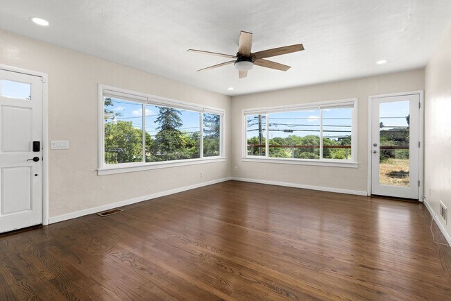 Building Photo - Beautiful Duplex In Highly Desirable San Rafael!