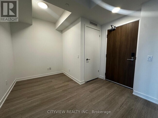 Photo du bâtiment - 8188 Yonge St