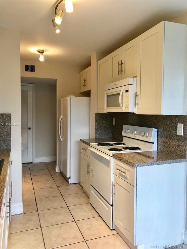 Building Photo - 3590 Blue Lake Dr