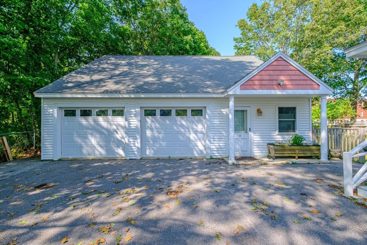 Primary Photo - 22 Cedar St