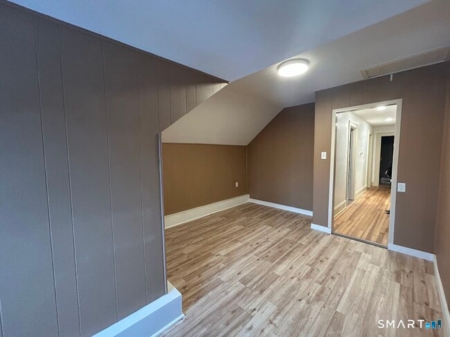 Foto del edificio - 108 Maplewood Ave