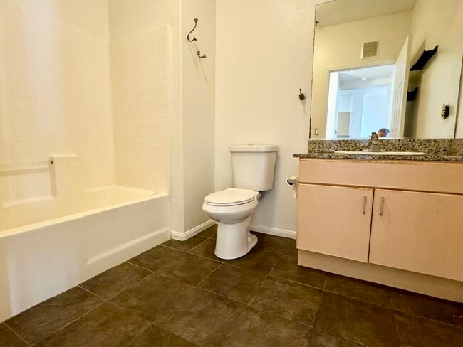 Building Photo - 1643 Sixth Ave