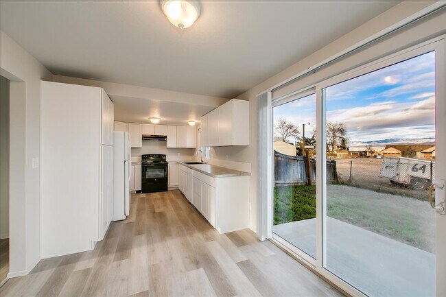 Foto del edificio - 2376 W Panama St