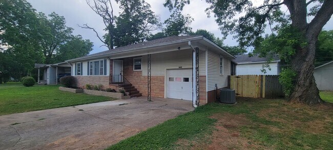 Foto del edificio - 3 Bedroom 2 Bathroom SW Huntsville