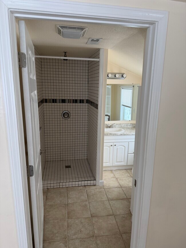 Foto del edificio - 1134 S Wolf Lake Rd