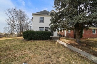 Building Photo - 131 W 13th St