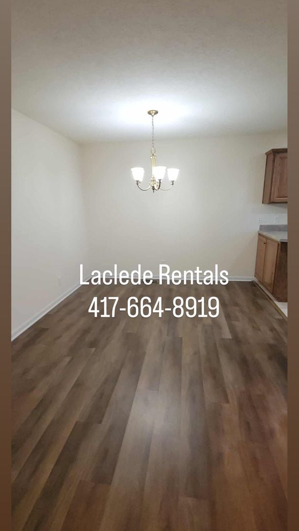 Building Photo - 3 Bedroom 2 Bathroom duplex