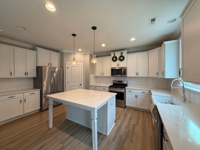 Building Photo - 340 Avery Glenn Way