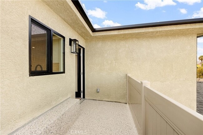 Photo - 4038 1/4 Somers Avenue Townhome