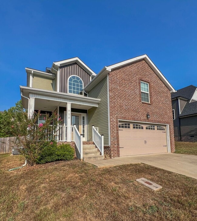 Building Photo - Stunning Single-Family Home! 2 Car Garage,...