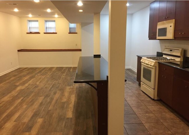 Kitchen - 429 E 45th Pl