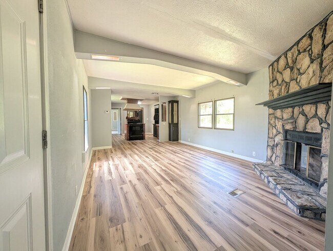 Foto del edificio - 107 Country Ln
