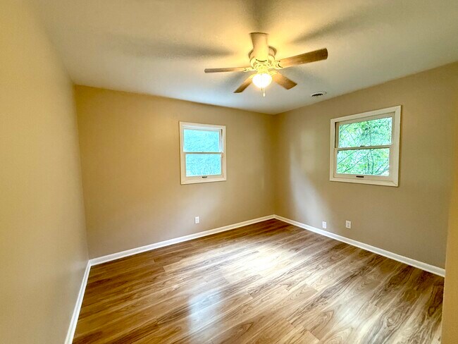 Foto del edificio - 916 E Fairlawn Dr