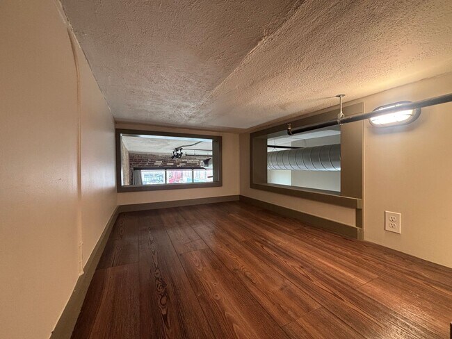 Foto del edificio - Move Downtown on Park Central Square 2 bed...