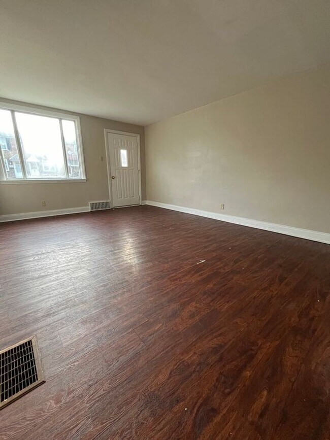 Building Photo - Spacious 3 Bedroom 1 Bath in Darby