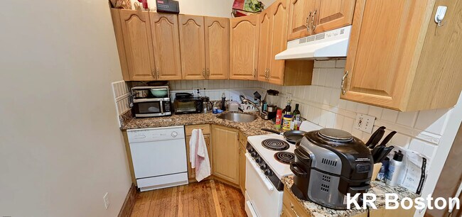 Building Photo - 20 Gibbs St