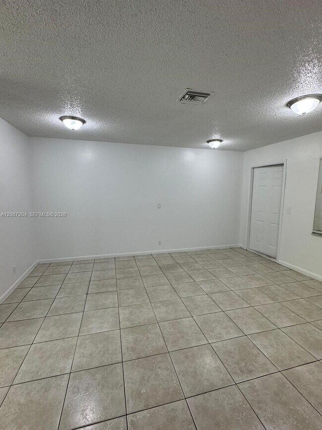 Foto del edificio - 1746 3rd Ave N