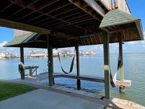 Building Photo - 1122 Makatea St