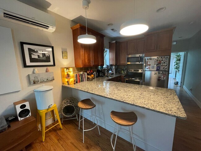 Building Photo - Charming Home in Whittier/RiNo Neighborhoo...