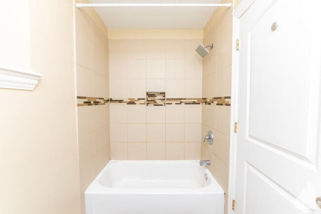 Foto del edificio - 2 bedroom in Chicago IL 60657