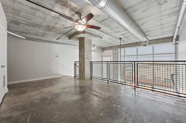 Building Photo - 2000 Bagby St
