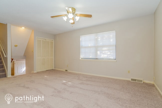 Building Photo - 2100 E Arrowhead Cir, Olathe, KS, 66062