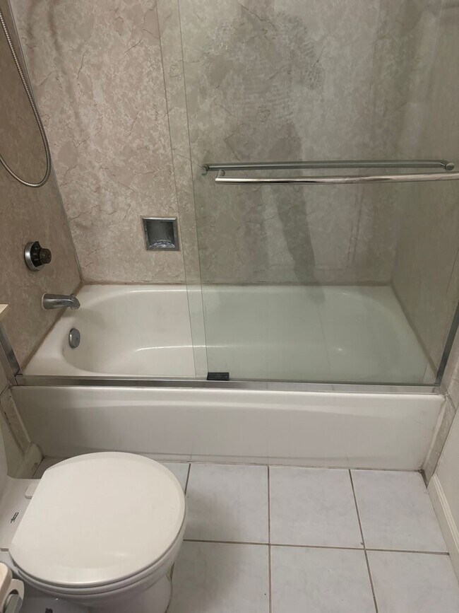 Foto del edificio - 3325-3327 Jayanne Way