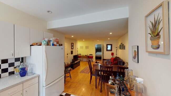 Building Photo - 6 Brimmer St