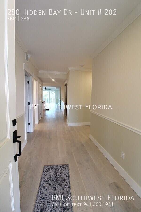 Foto del edificio - 280 Hidden Bay Dr