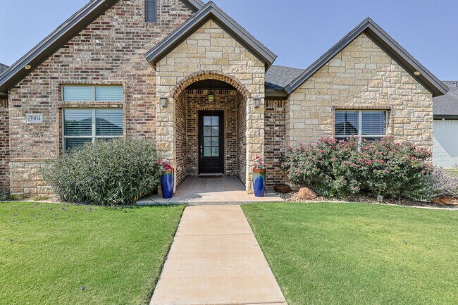 Foto del edificio - "Stunning 4-Bedroom with 3 Full Baths in Charming Brooke Heights!"