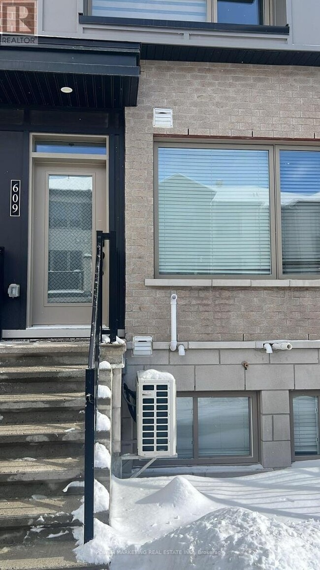 Building Photo - 609 Makwa Private