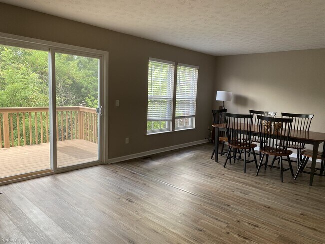 Building Photo - 3 br, 2.5 bath Condo - Village Terrace 181...