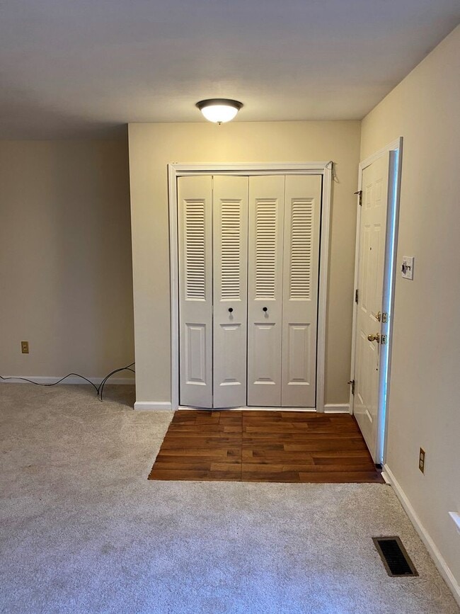 Building Photo - Amazing 2-Bedroom/2-Bathroom Condo with Parking Space in West Chester! Available mid-February!