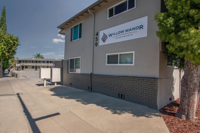 Foto del edificio - Willow Manor Apartments