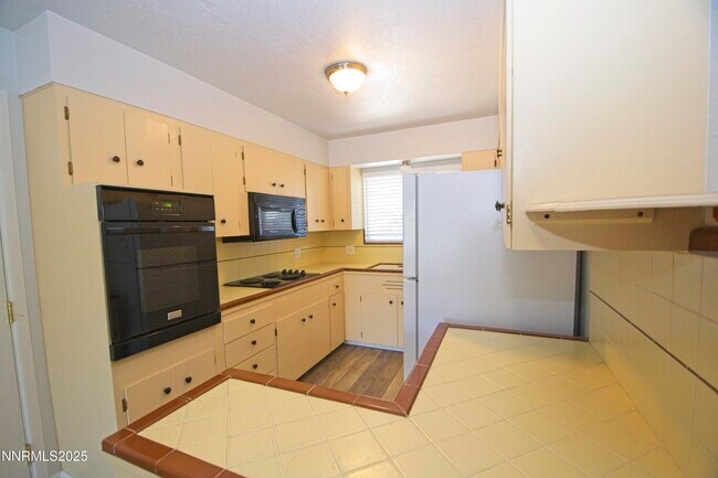 Foto del edificio - 3103 Lakeside Dr