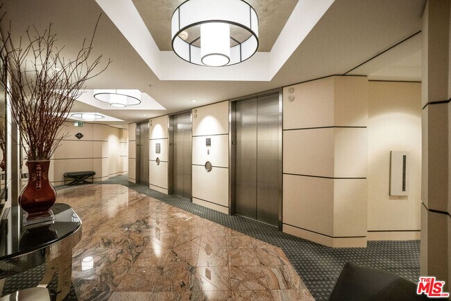 Foto del edificio - 10490 Wilshire Blvd