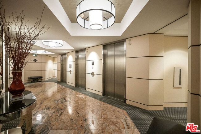 Building Photo - 10490 Wilshire Blvd