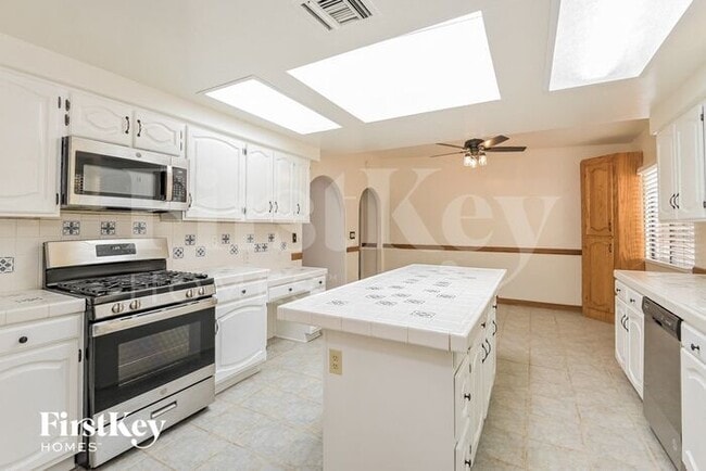 Building Photo - 12705 N Bandanna Way